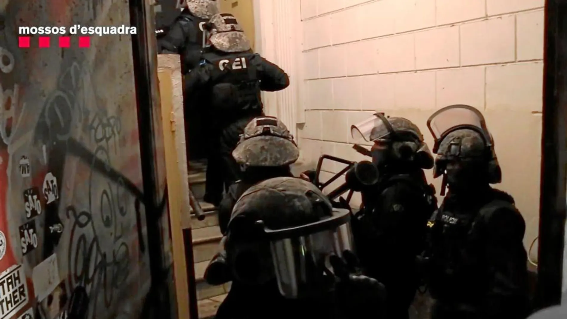 Imágenes del importante macrogolpe que asesataron los Mossos d'Esquadra y la Guardia Urbana a los narcopisos la pasada semana