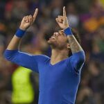 Neymar celebra la angustiosa clasificación para cuartos del Barça