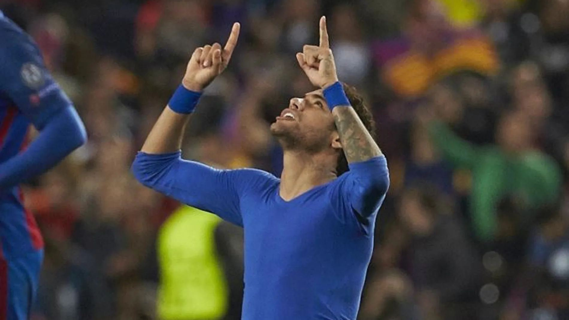 Neymar celebra la angustiosa clasificación para cuartos del Barça