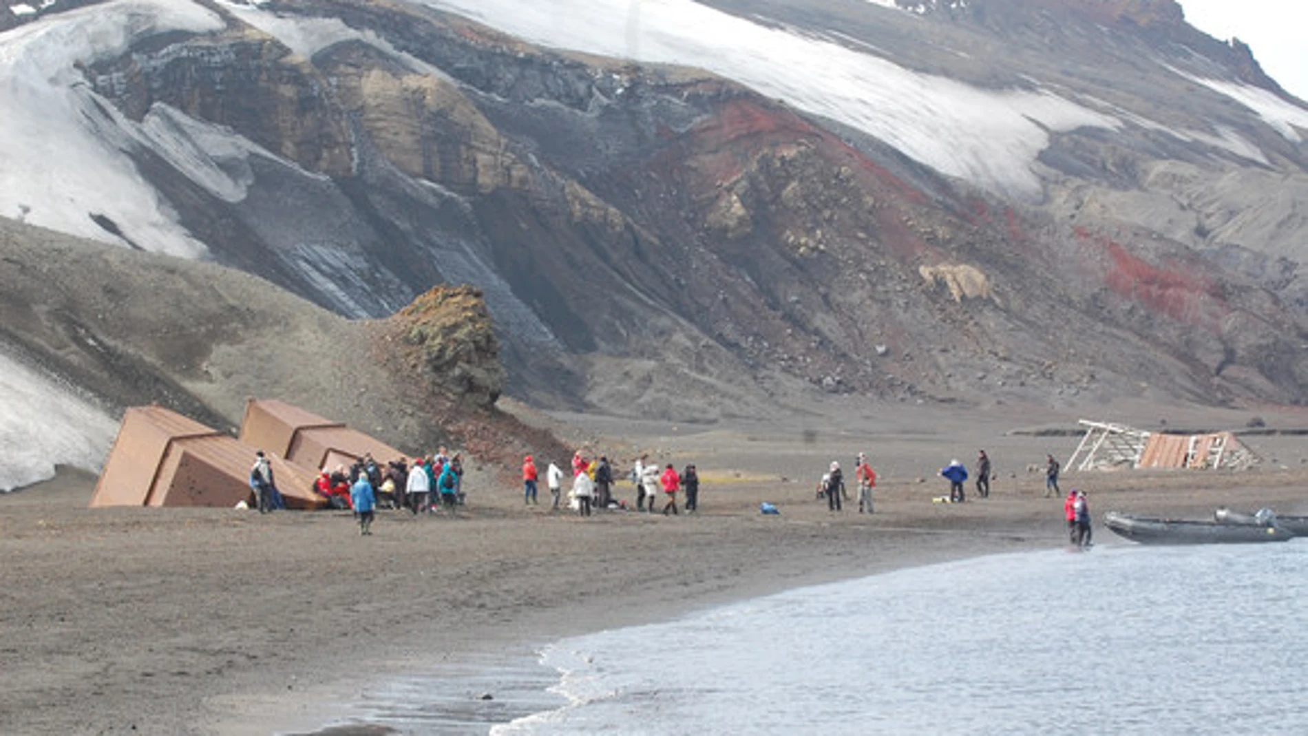 Actividades turísticas en Isla Decepción en la Antártida en 2012