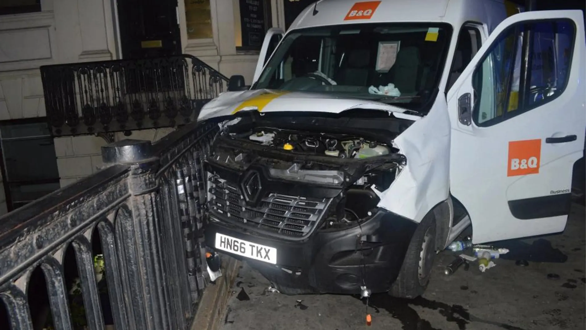 Imagen de la furgoneta utilizada por los terroristas en el atentando del Puente de Londres el pasado 3 de junio