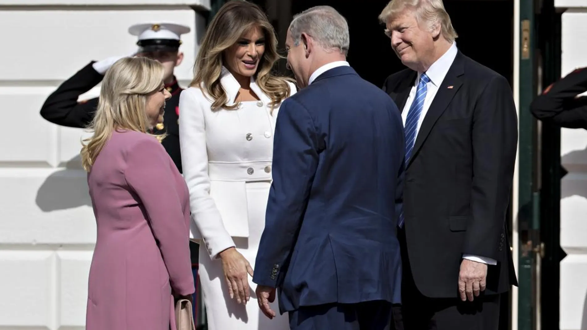 Donald Trump con Benjamin Netanyahu en la Casa Blanca y sus esposas