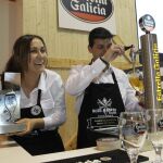 Martín Galán y Pilar García, campeón y subcampeona del IV Campeonato Nacional Estrella Galicia de Tiraje de Cerveza