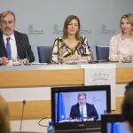 Los consejeros Fernando Rey, Milagros Marcos y Alicia García atienden a los periodistas tras el Consejo de Gobierno