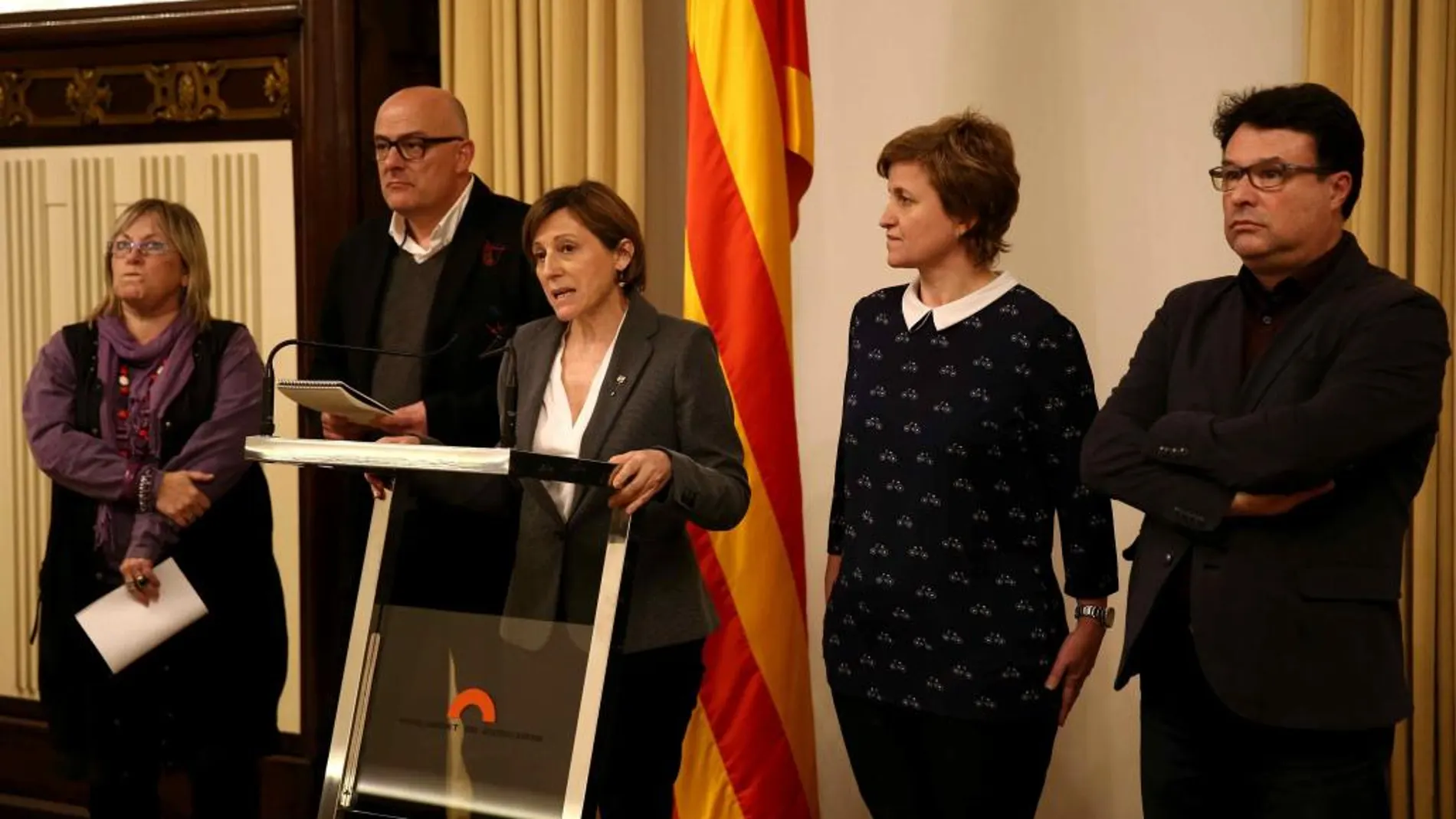 Carme Forcadell, junto a los miembros de la Mesa, Lluís Corminas, Anna Simò, Joan Josep Nuet, y Ramona Barrufet