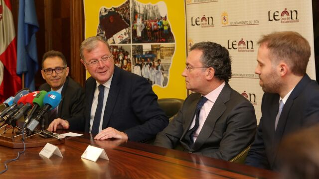 El alcalde Antonio Silván presenta el proyecto «León, ciudad Nertra», junto a Ángel Alonso, presidente de Auvsi