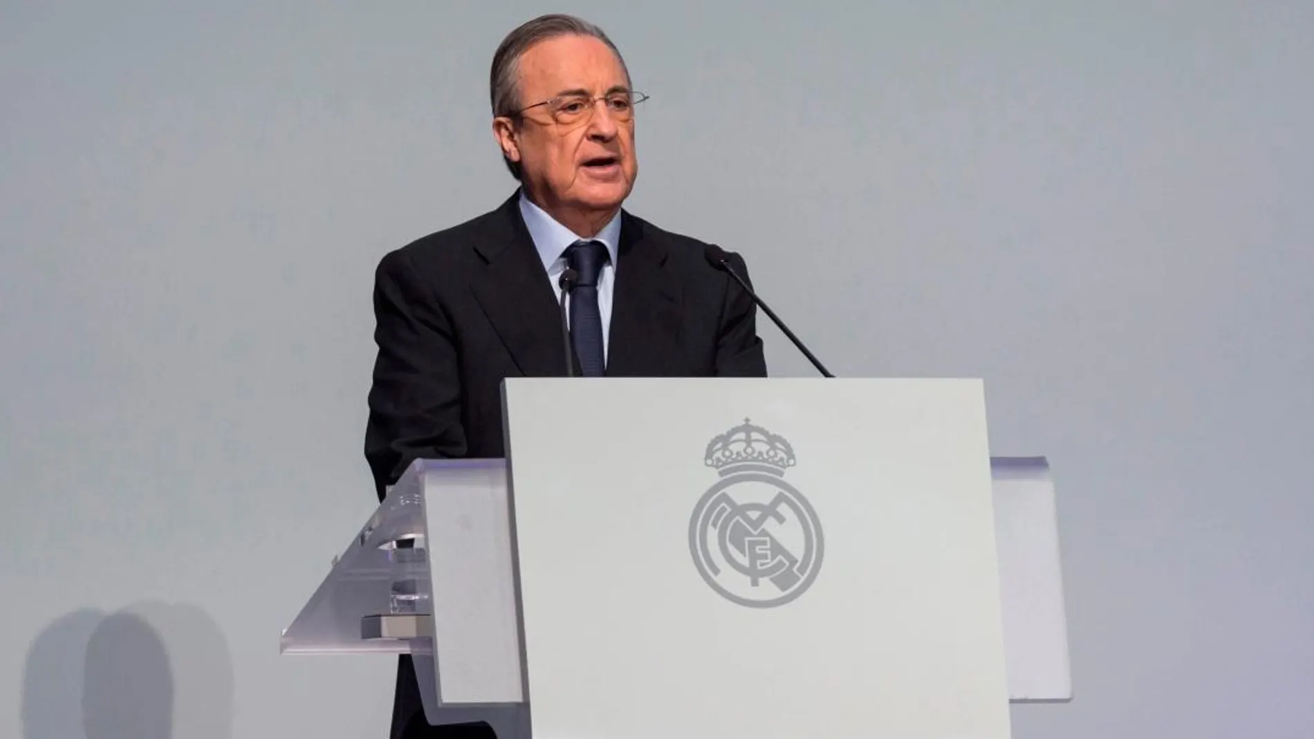 Florentino Pérez, durante el acto con los socios más veteranos