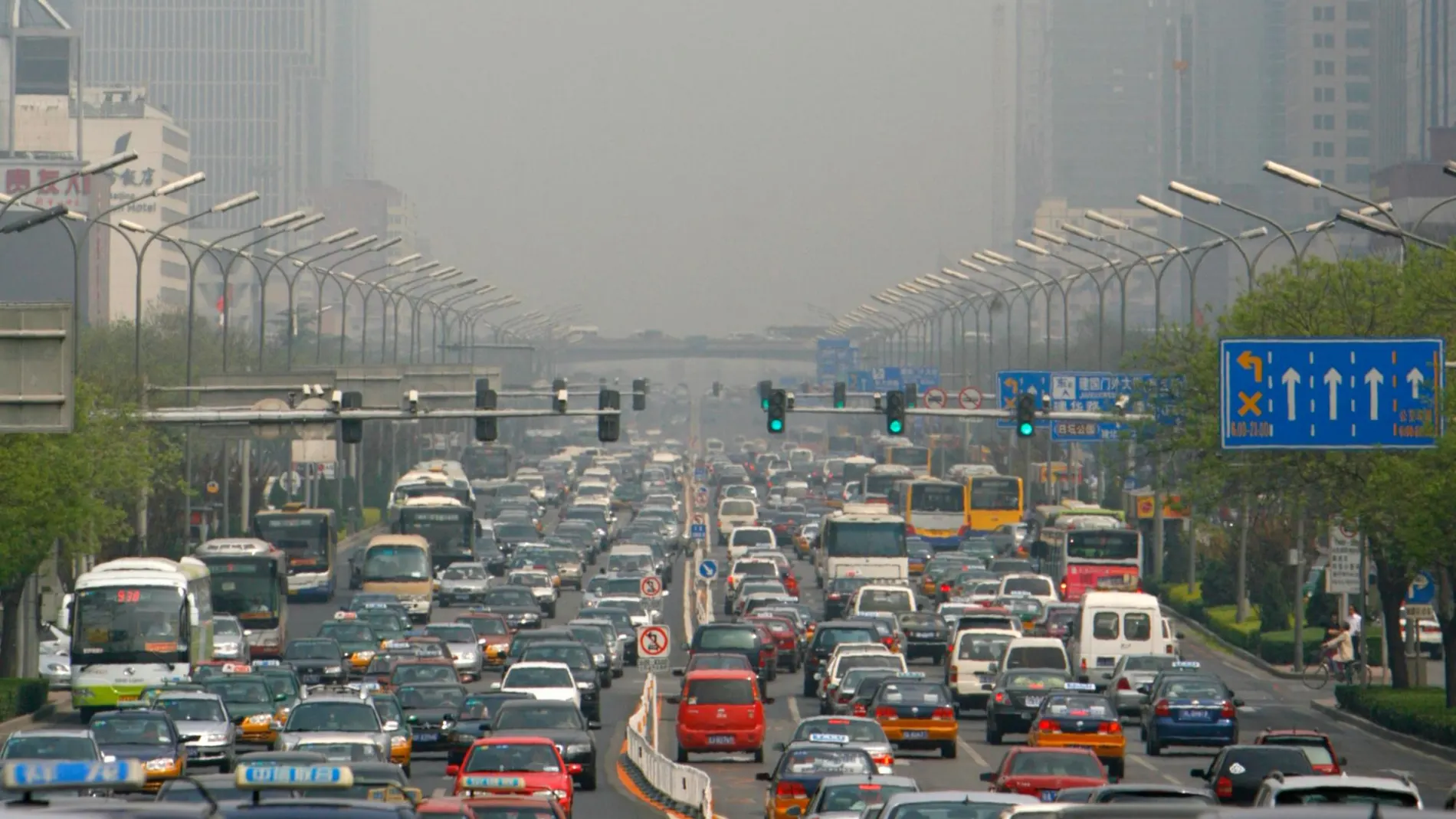 Un embotellamiento de tráfico en Pekín / Reuters
