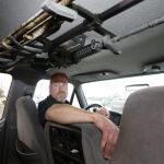 Un hombre con un arma dentro de su vehículo en Springville, Utah (Estados Unidos)