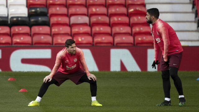 Messi y Luis Suárez, en el entrenamiento en Old Trafford