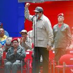 El presidente Nicolás Maduro se dirige a los militares en la ceremonia del séptimo aniversario de la milicia, ayer en el Palacio de Miraflores