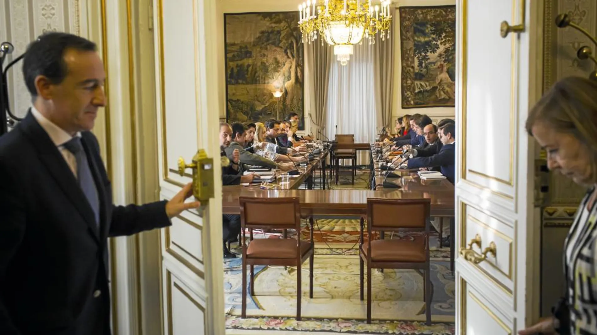Ayer se produjo la primera reunión de secretarios y subsecretarios para tomar el control de la Generalitat de Cataluña