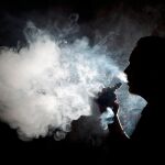 John Britton, presidente del Grupo de tabaquismo del Colegio de Médicos de Reino Unido, defiende el “vapeo” como solución para reducir el número de fumadores