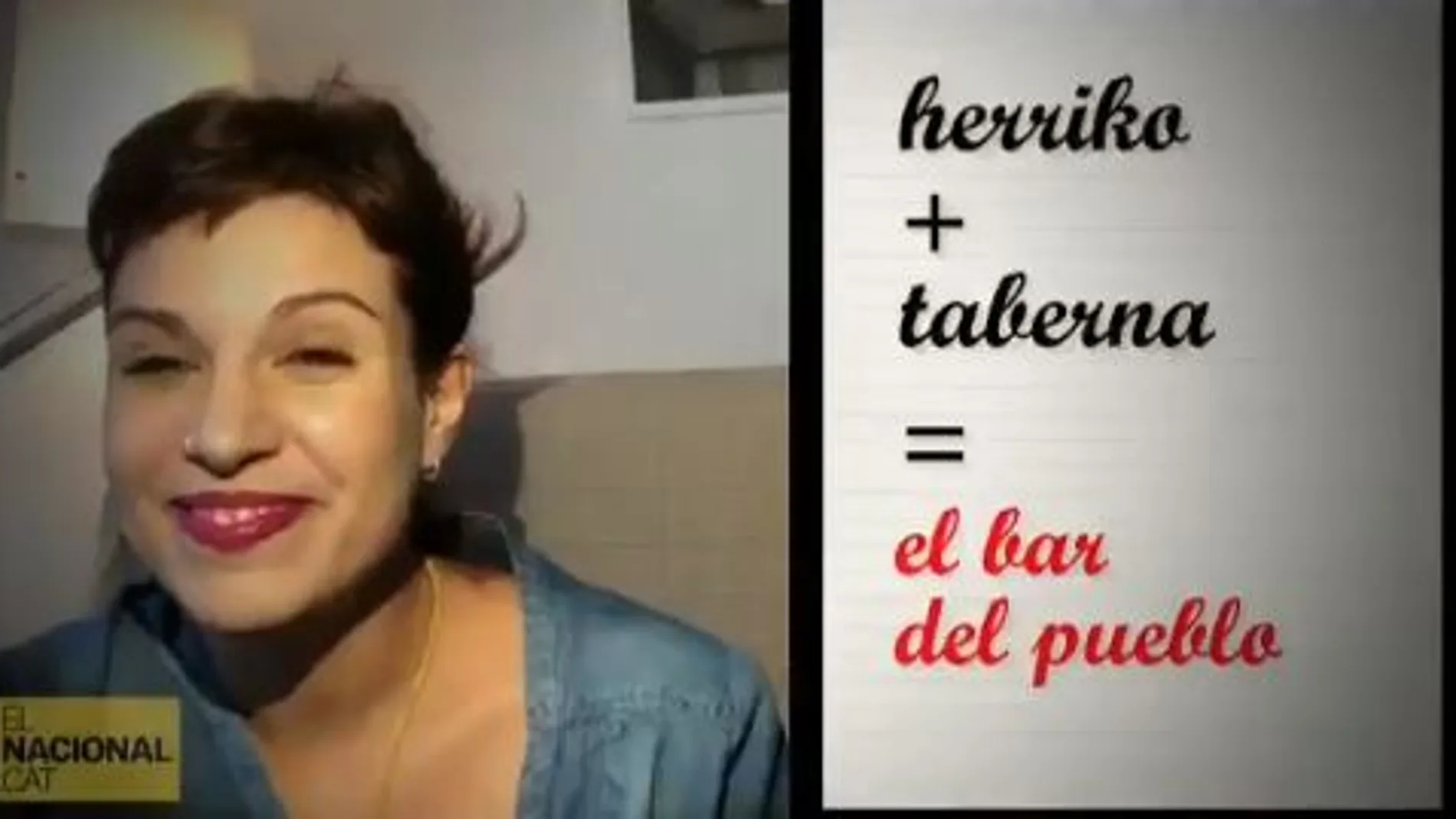 Instante del vídeo en el que Beatriz Talegón da su peculiar lección de euskera
