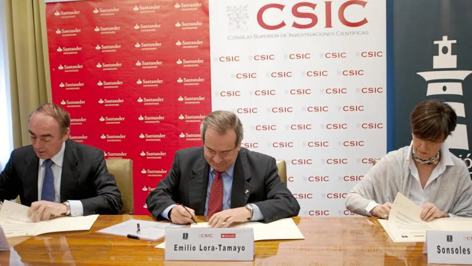 José Antonio Villasante, Emilio Lora-Tamayo y Sonsoles Castellano, en la firma del acuerdo