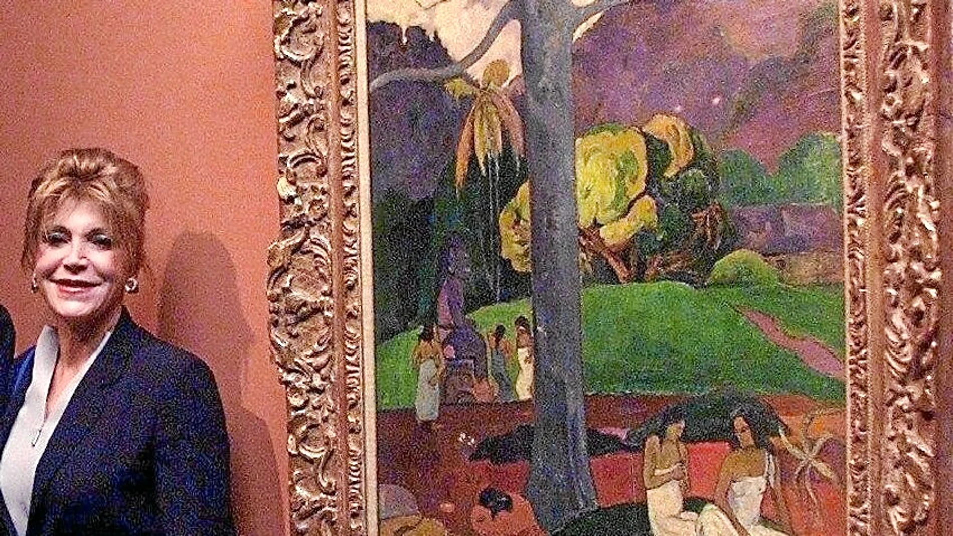Carmen Thyssen junto a «Mata Múa», de Paul Gauguin, cuadro emblemático de su colección