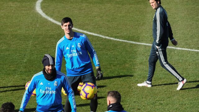 GRAF3628. MADRID, 08/02/2019.- El técnico argentino del Real Madrid, Santiago Solari (d),