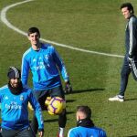 GRAF3628. MADRID, 08/02/2019.- El técnico argentino del Real Madrid, Santiago Solari (d),