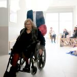 Manuela Carmena acudió a la escuela infantil en silla de ruedas, por su lesión en el tobillo