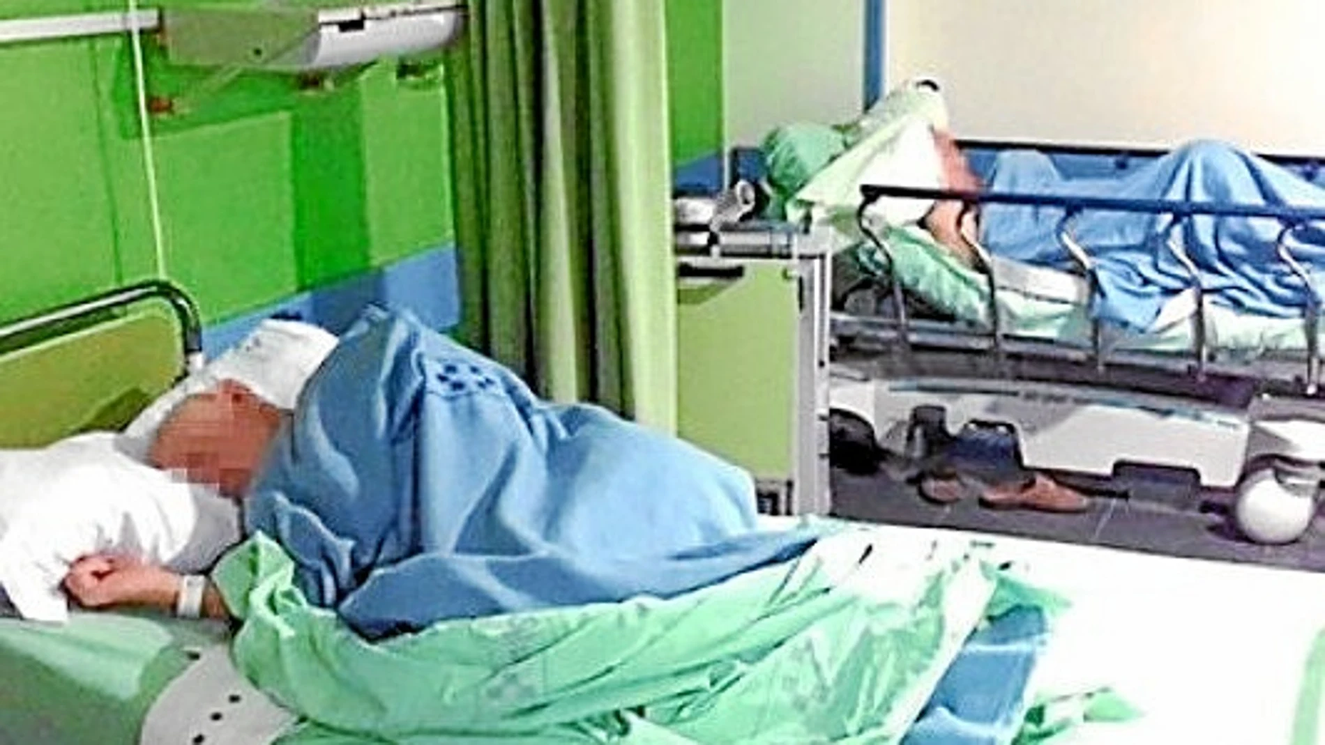 Las dos personas abandonadas, de 71 y 78 años, guardan cama en el área de Urgencias del Hospital Insular de Gran Canaria