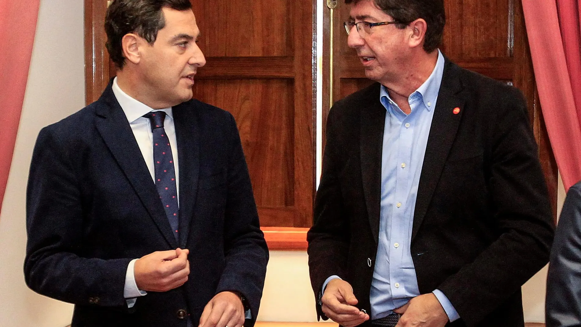 Juanma Moreno estará en la Plaza de Colón de Madrid hoy, mientras que su vicepresidente se quedará en Andalucía / Foto: Manuel Olmedo