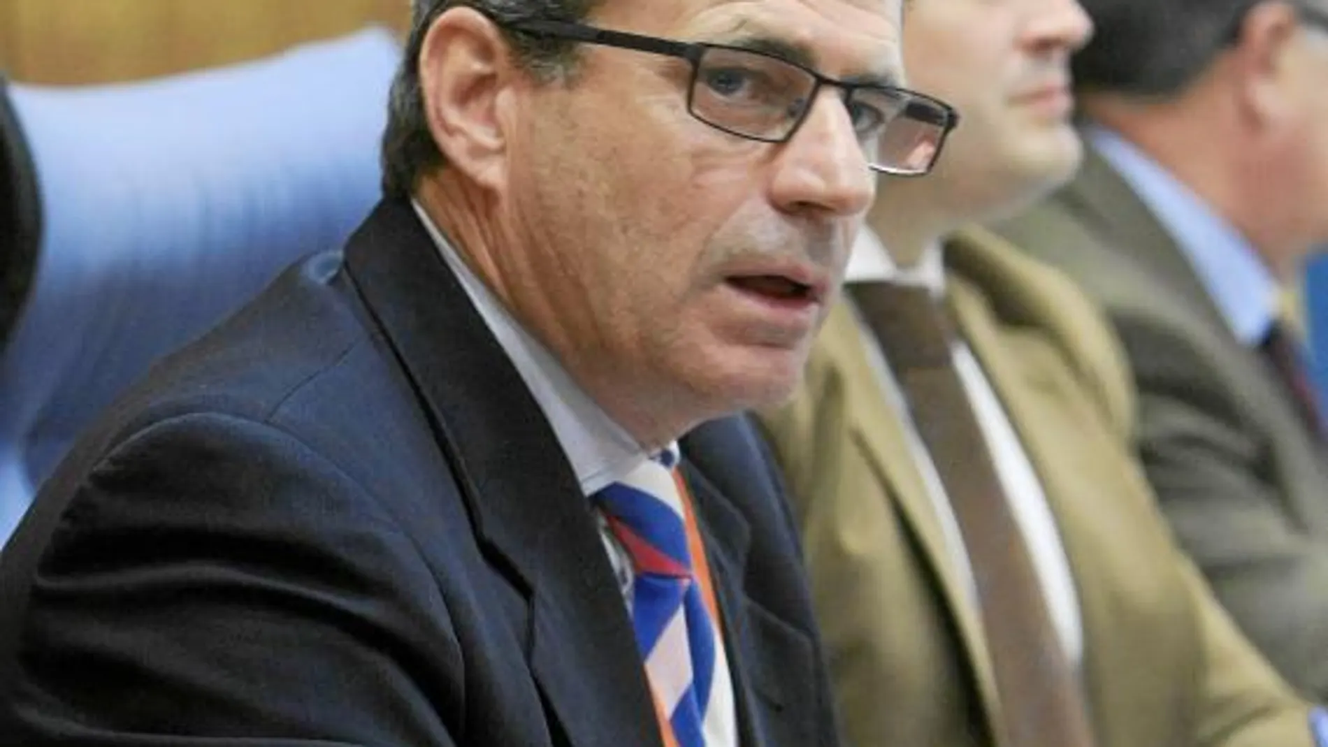 El interventor provincial de Huelva, Miguel Ángel García Bermúdez, durante su intervención en la comisión de investigación de los cursos de formación
