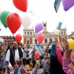 El programa «Ilumina Castilla y León» inunda de cuentos y globos el cielo de Valladolid