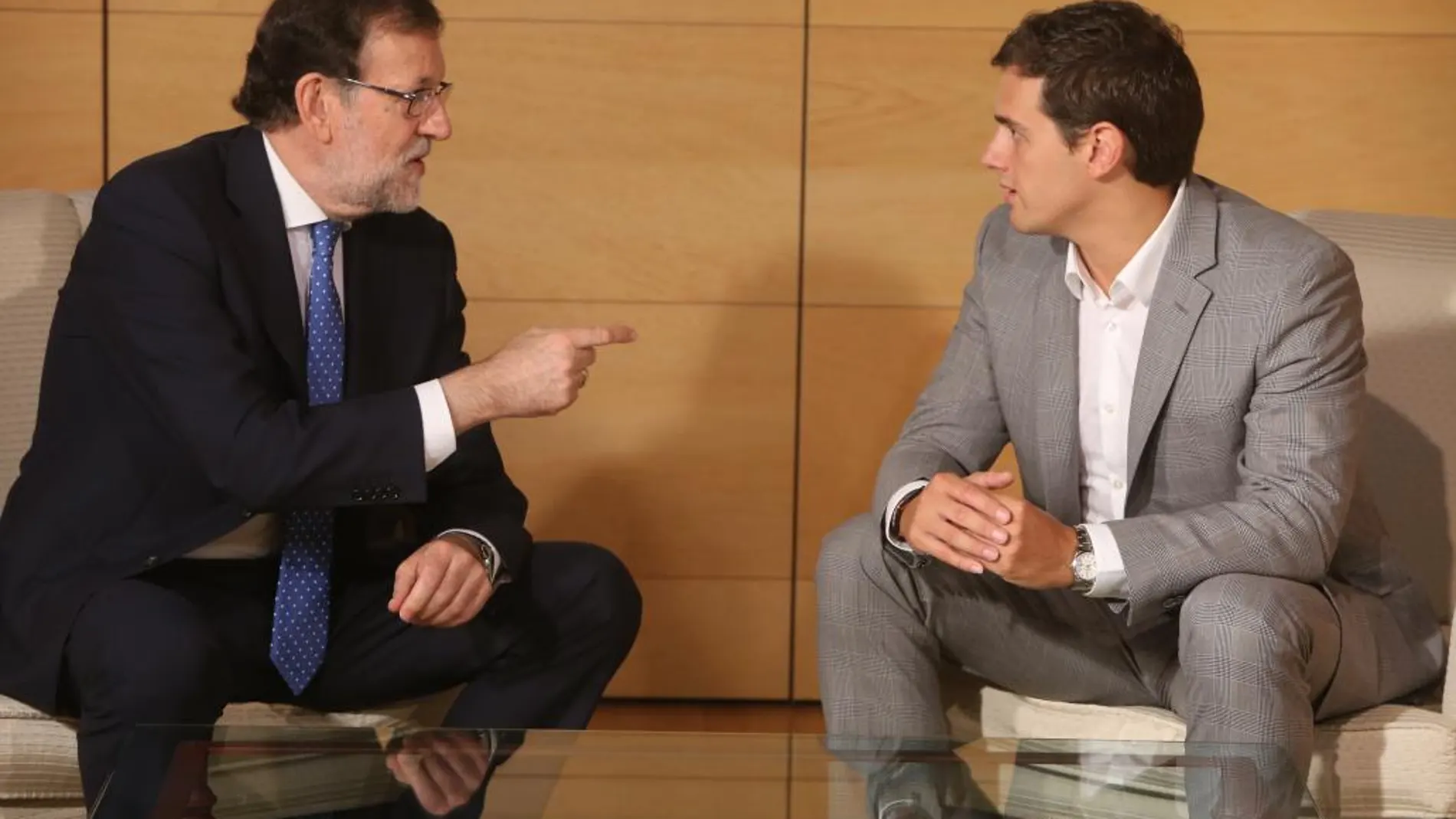Reunión entre el presidente del Ejecutivo en funciones, Mariano Rajoy, y el líder de Ciudadanos, Albert Rivera