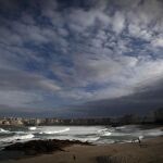 Aspecto que presentaba ayer el cielo en La Coruña