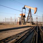 El crudo de la OPEP sube hasta 48,58 dólares, su máximo anual