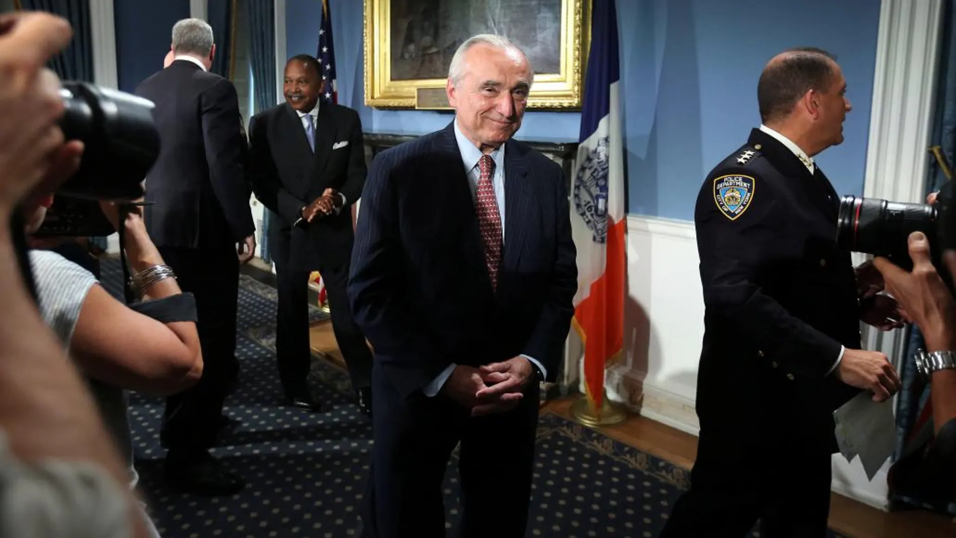 El jefe de la policía de Nueva York, Bill Bratton, a su llegada a la reuda de prensa en la que anuncia su retirada