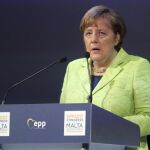La canciller alemana, Angela Merkel, interviene en el Congreso del Partido Popular Europeo (PPE) celebrado en La Valeta (Malta) hoy, 30 de marzo de 2017.