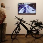 Una bicicleta instrumentalizada para evaluar la seguridad vial de los ciclistas y que les da más visibilidad en carretera es uno de los prototipos que presenta la Feria de los Inventos que inaugura la Univeridad Politécnica de València