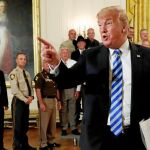 El presidente Trump salió al paso del polémico artículo anónimo durante una reunión con policías de todo el país en la Casa Blanca