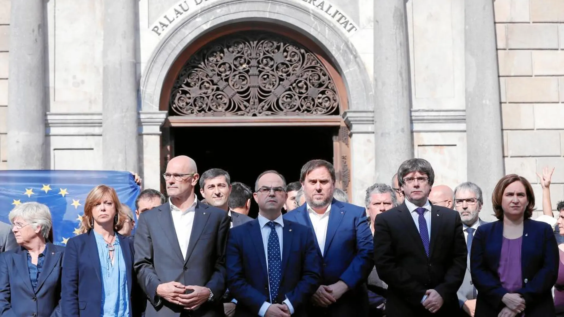 Ada Colau, Carles Puigdemont y destacados miembros del Govern como Junqueras, Turull o Romeva se manifestaron ayer en protesta por el encarcelamiento de los «Jordis»