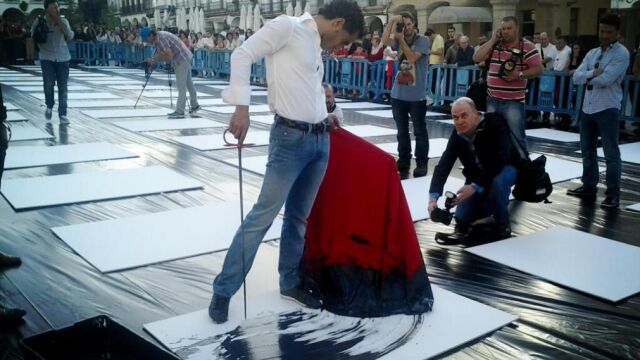 Fandiño muestra el toreo de salón con «toreografías»