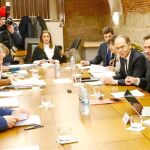 El alcalde de Valladolid, Óscar Puente, junto al presidente de Adif, Juan Bravo, y Suárez-Quiñones en la última reunión de la Sociedad Alta Velocidad