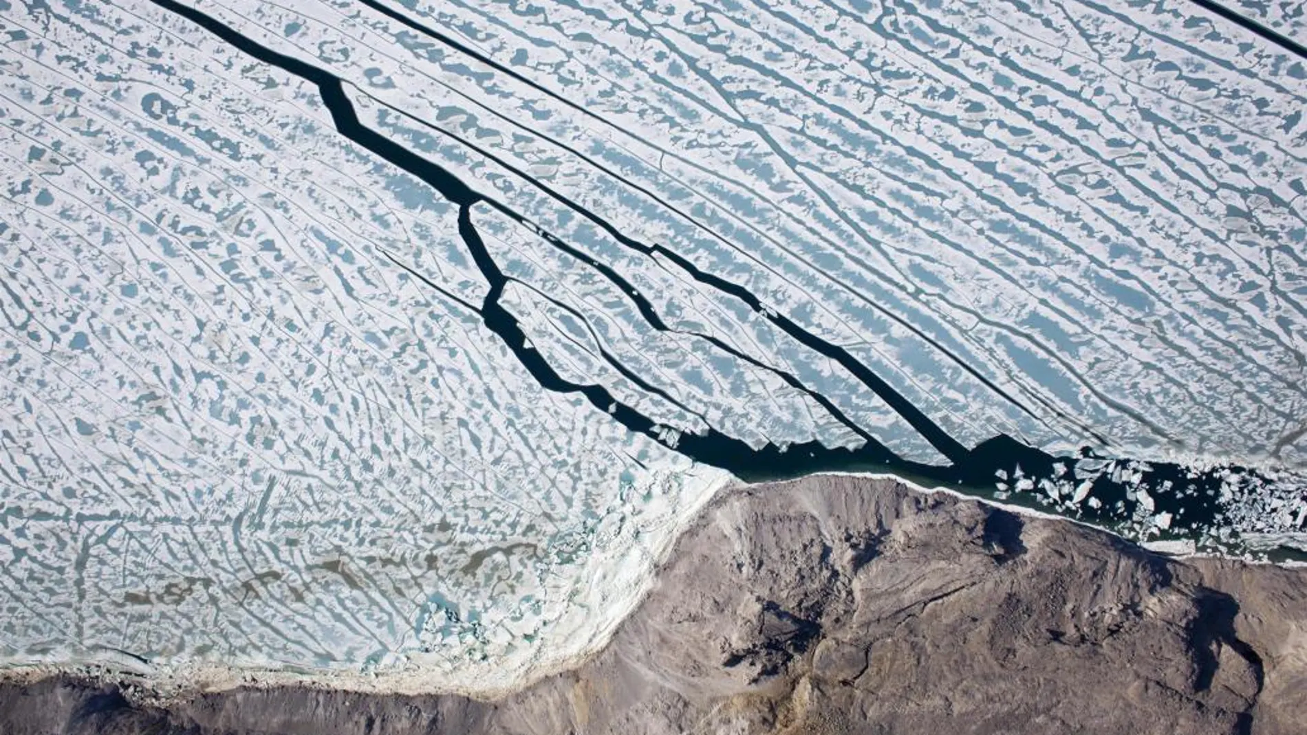 El deshielo del glaciar Zachariae Isstrom puede tener consecuencias más graves que el deshielo del glaciar Peterman, también en Groenlandia, en 2010 (en la imagen)