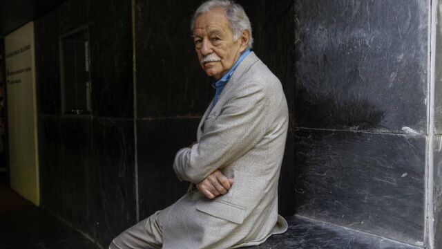 El escritor Eduardo Mendoza presentó en Sevilla su obra «El rey recibe» (Seix Barral) /Foto: Manuel Olmedo
