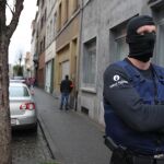 Policía en el barrio de Molenbeek, Bruselas