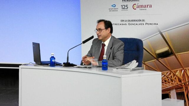 El conseller de Hacienda, Vicent Soler, ayer durante la clausura de la conferencia de Aurelio Martínez