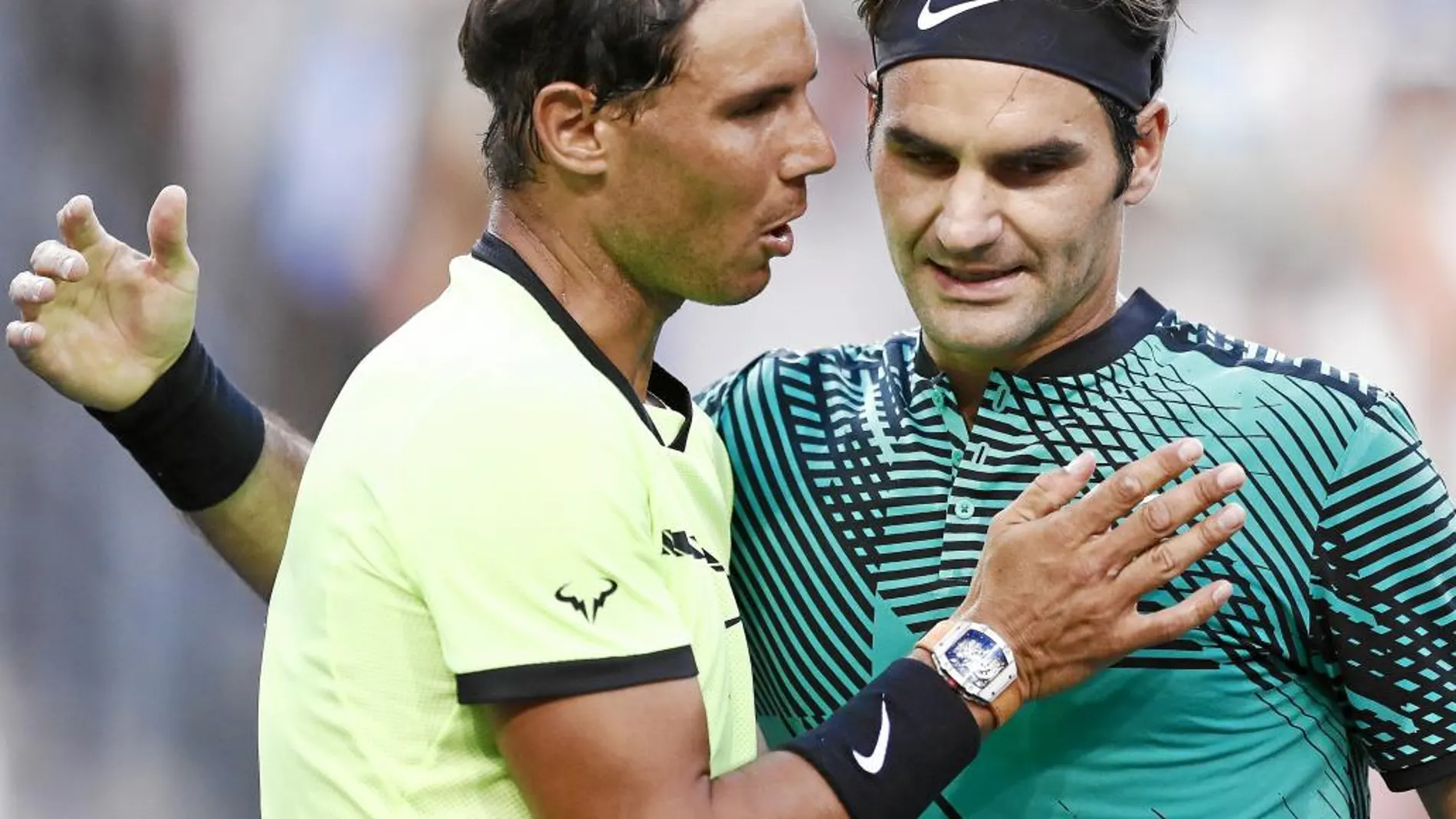 Nadal felicita a Federer después del partido de octavos de Indian Wells