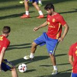 Diego Costa durante el entrenamiento celebrado ayer en Las Rozas
