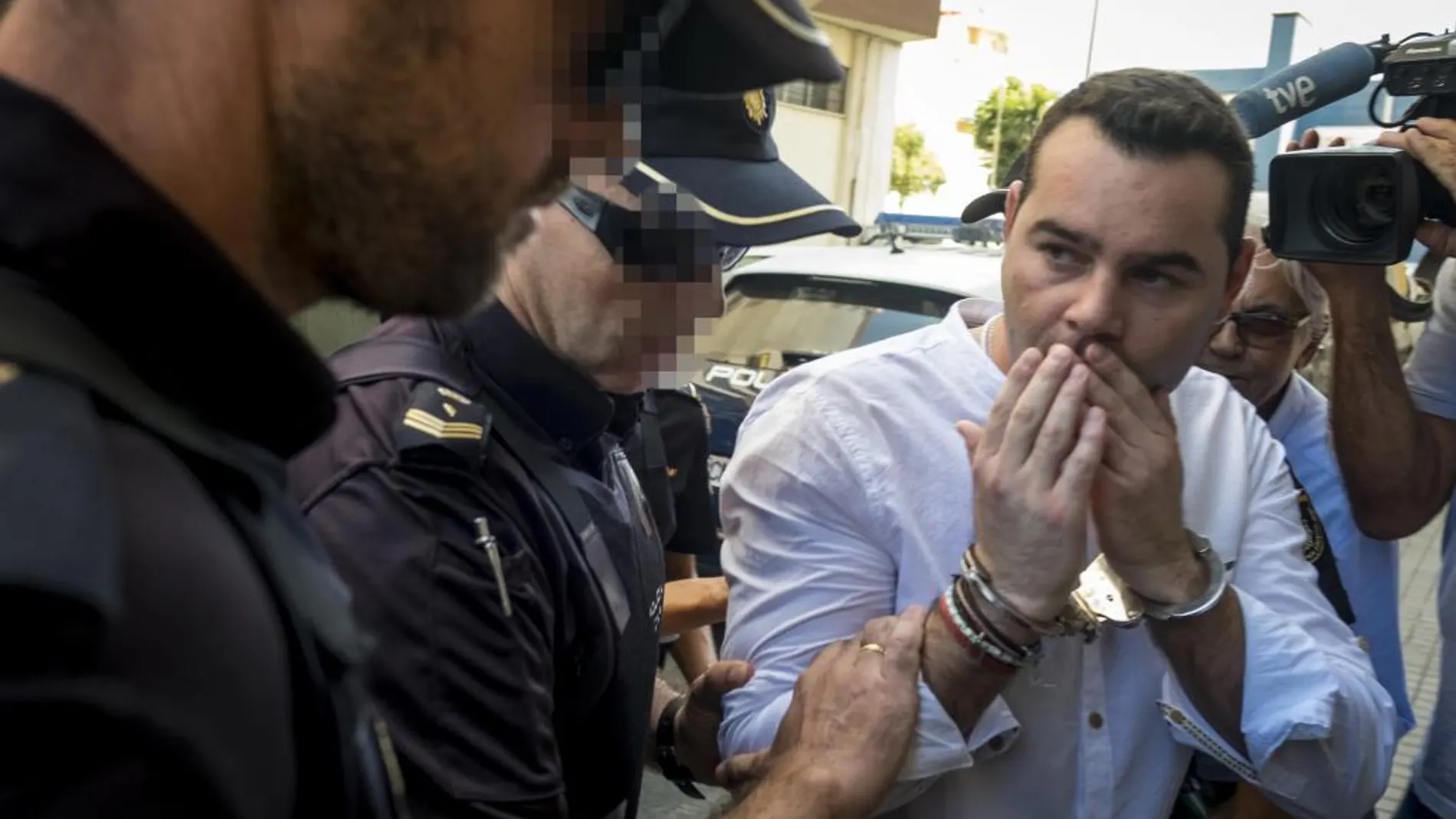 El acusado, Francisco Javier Medina, a su llegada a la Audiencia Provincial