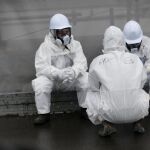 Trabajadores de TEPCO, en una de las revisiones en Fukushima