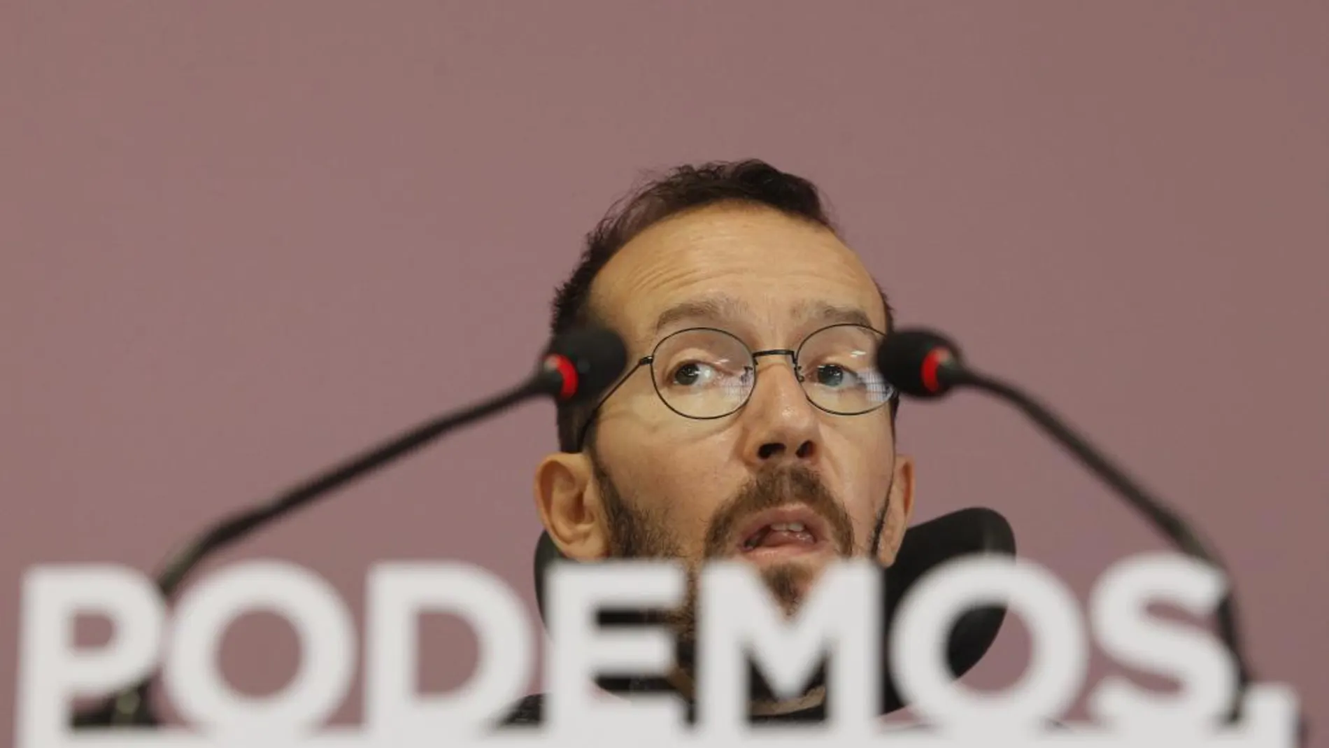 El secretario de Organización de Podemos, Pablo Echenique, durante la rueda de prensa que ha ofrecido tras la reunión del Consejo de Coordinación de Podemos.
