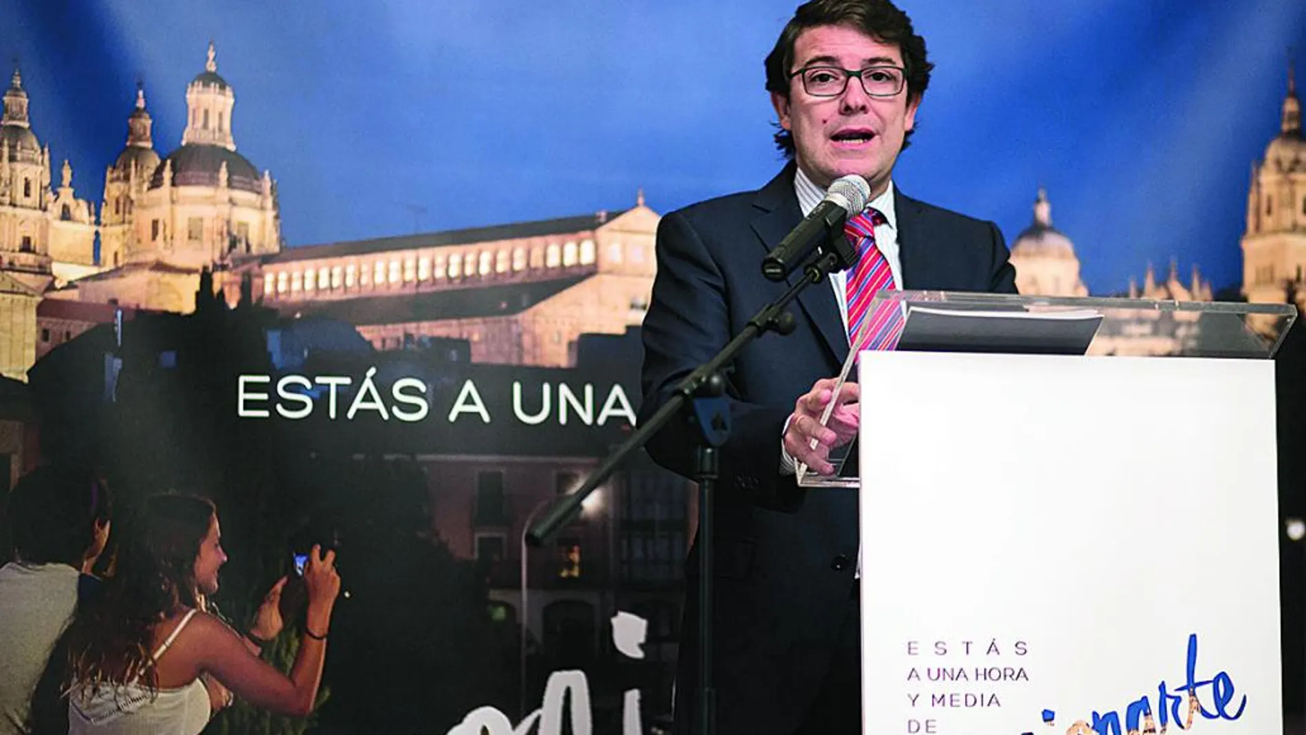 El alcalde de Salamanca, Alfonso Fernández Mañueco, presenta una nueva iniciativa turística para la ciudad