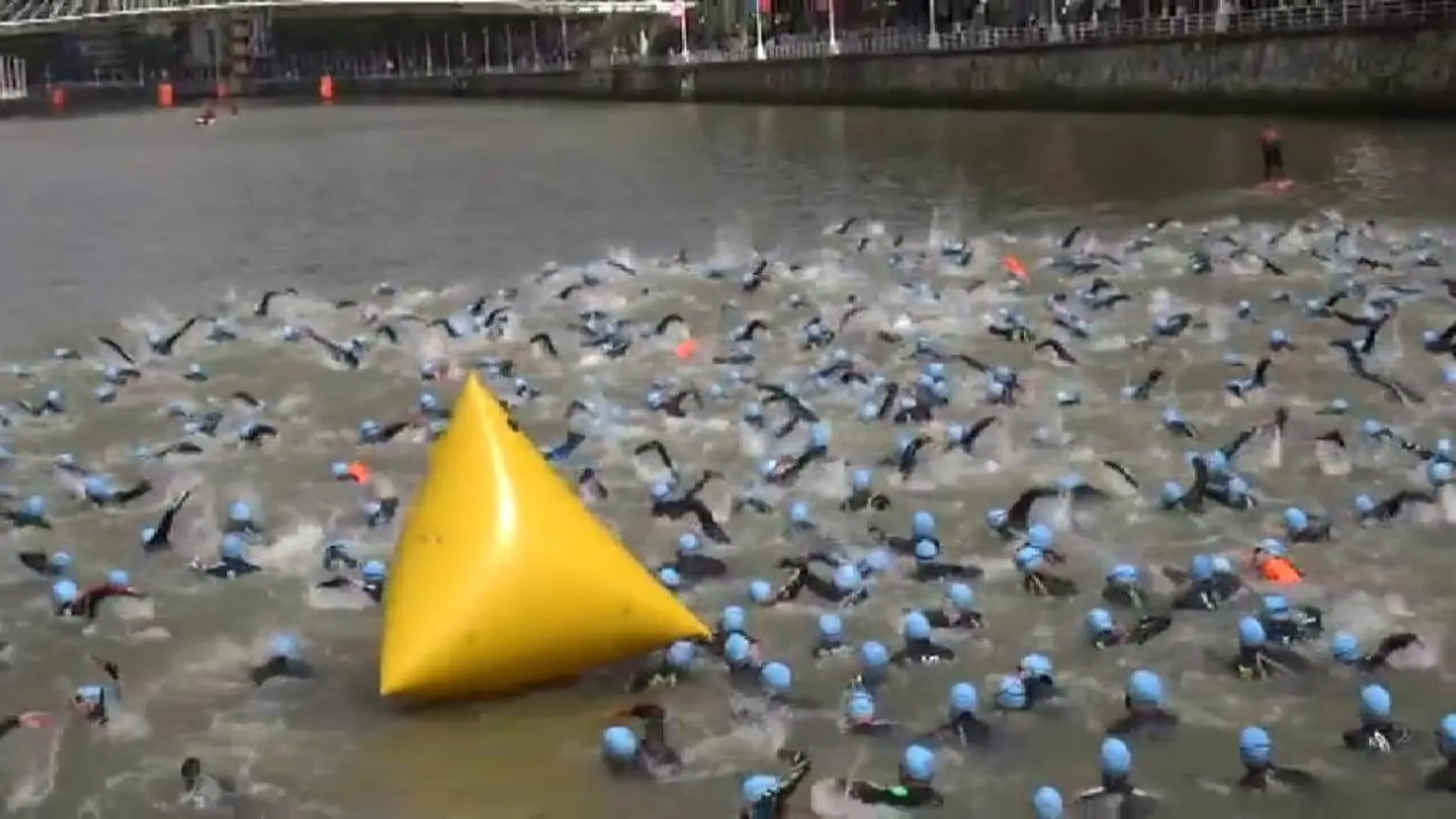 Varios triatletas infectados leptospirosis tras nadar en la ría de Bilbao