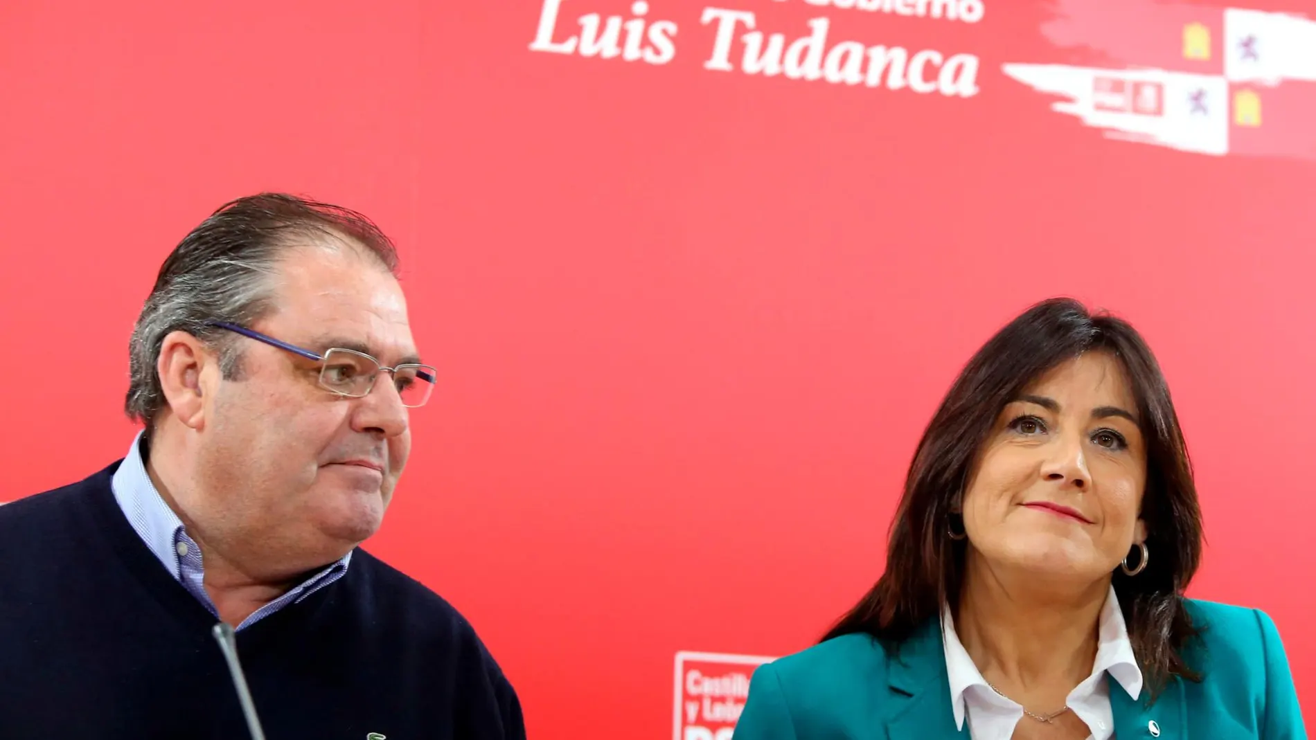 La secretaria de Organización del PSOE, Ana Sánchez, junto a Fernando Vegas