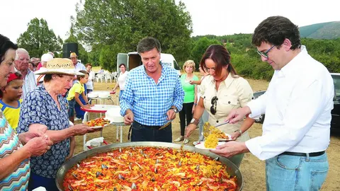 La presidenta de las Cortes, Silvia Clemente, junto a Alfonso Fernández Mañueco y Francisco Vázquez.
